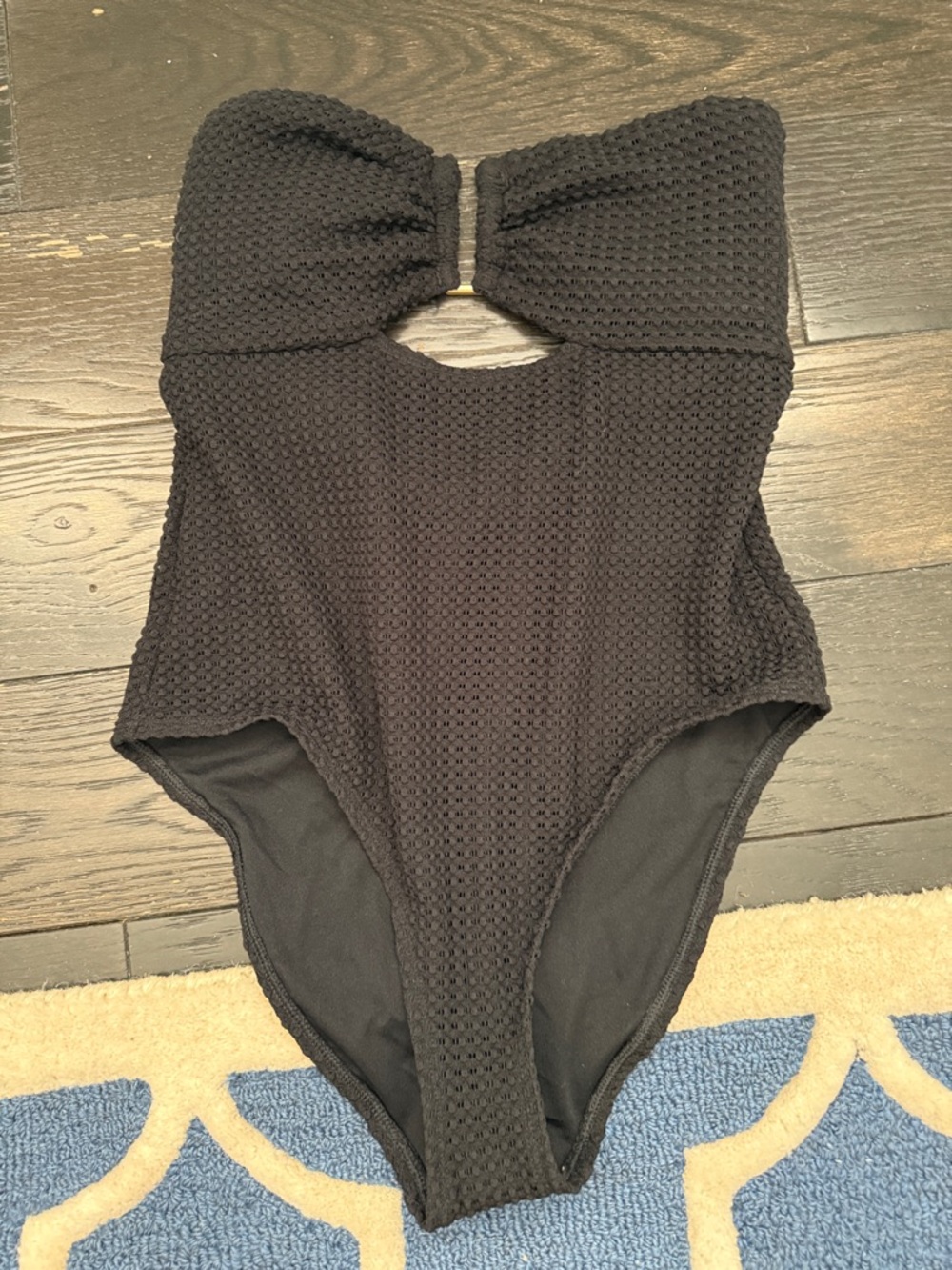 Shade & Shore Black Textured Cutout One-Piece Swimsuit size
M 8-10 S 4-6